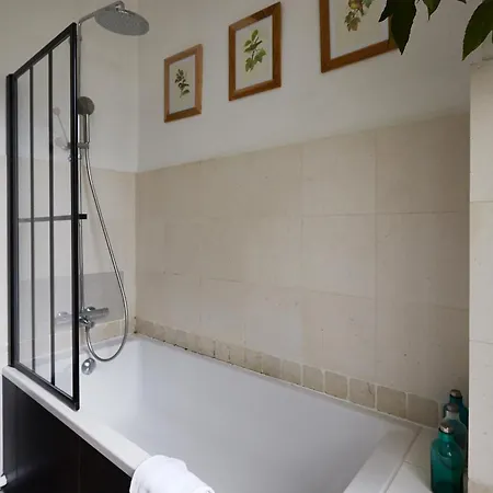 Apartment Veeve - Botanical Eclecticism In The 20th Paris