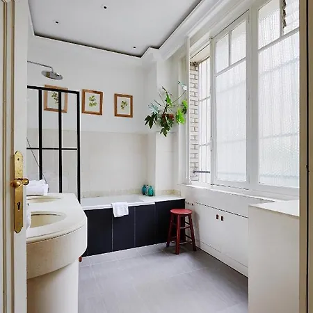Veeve - Botanical Eclecticism In The 20th Apartment *